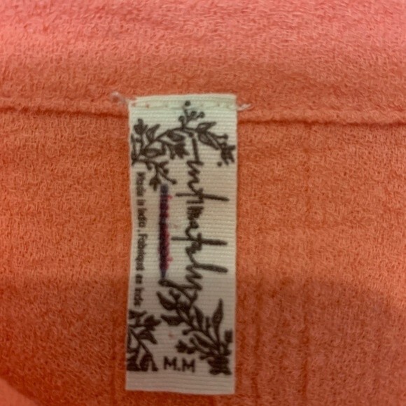 Free People 100% Cotton gauzy Mini skirt with detail wooden buttons. Size Medium - Picture 4 of 5